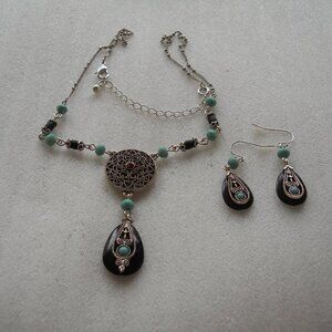 Avon - Turquoise Colored & Brown Medallion Necklace Gift Set  430